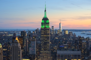 View_of_Empire_State_Building_from_Rockefeller_Center_New_York_City_dllu_(cropped)